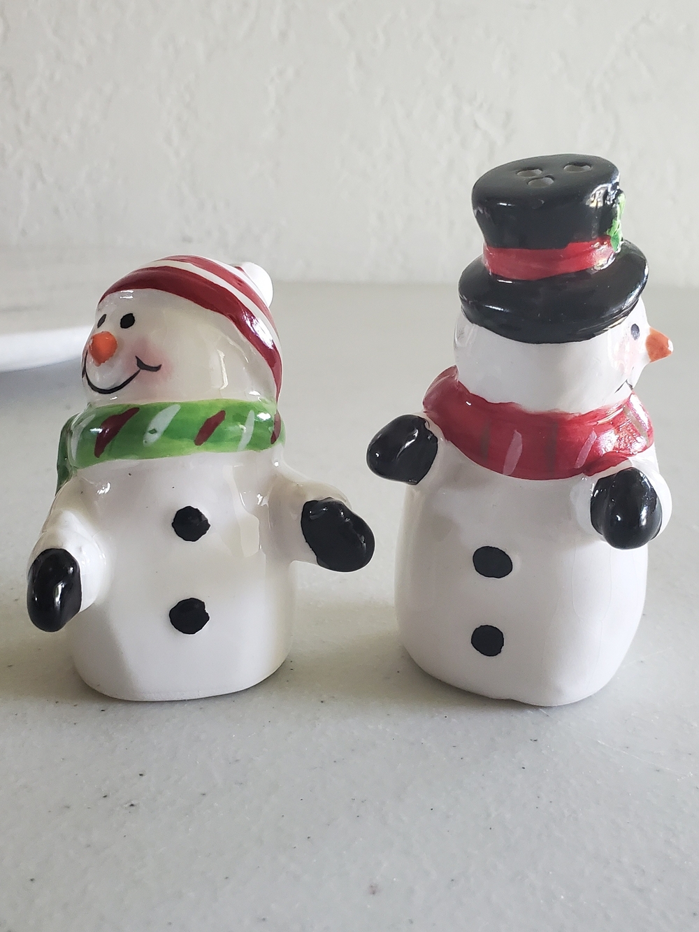 Holiday hugging Snowman Salt and Pepper Shaker Set - White, Red, Green